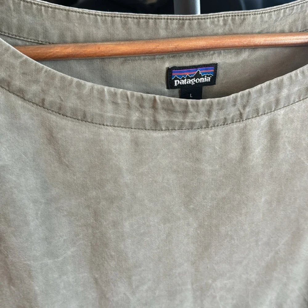 Patagonia large enzyme washed Patagonia cropped tee - Picture 2 of 2